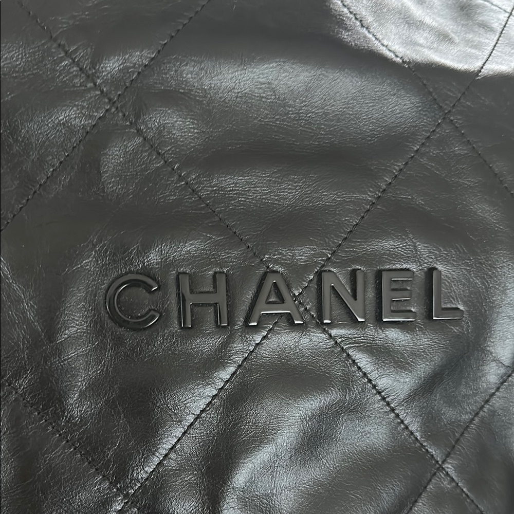 Chanel Quilted 22 so Black